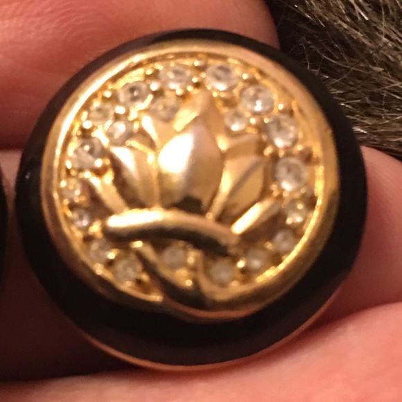 Vintage gold tone enamel rhinestone clip earrings - Picture 4 of 7